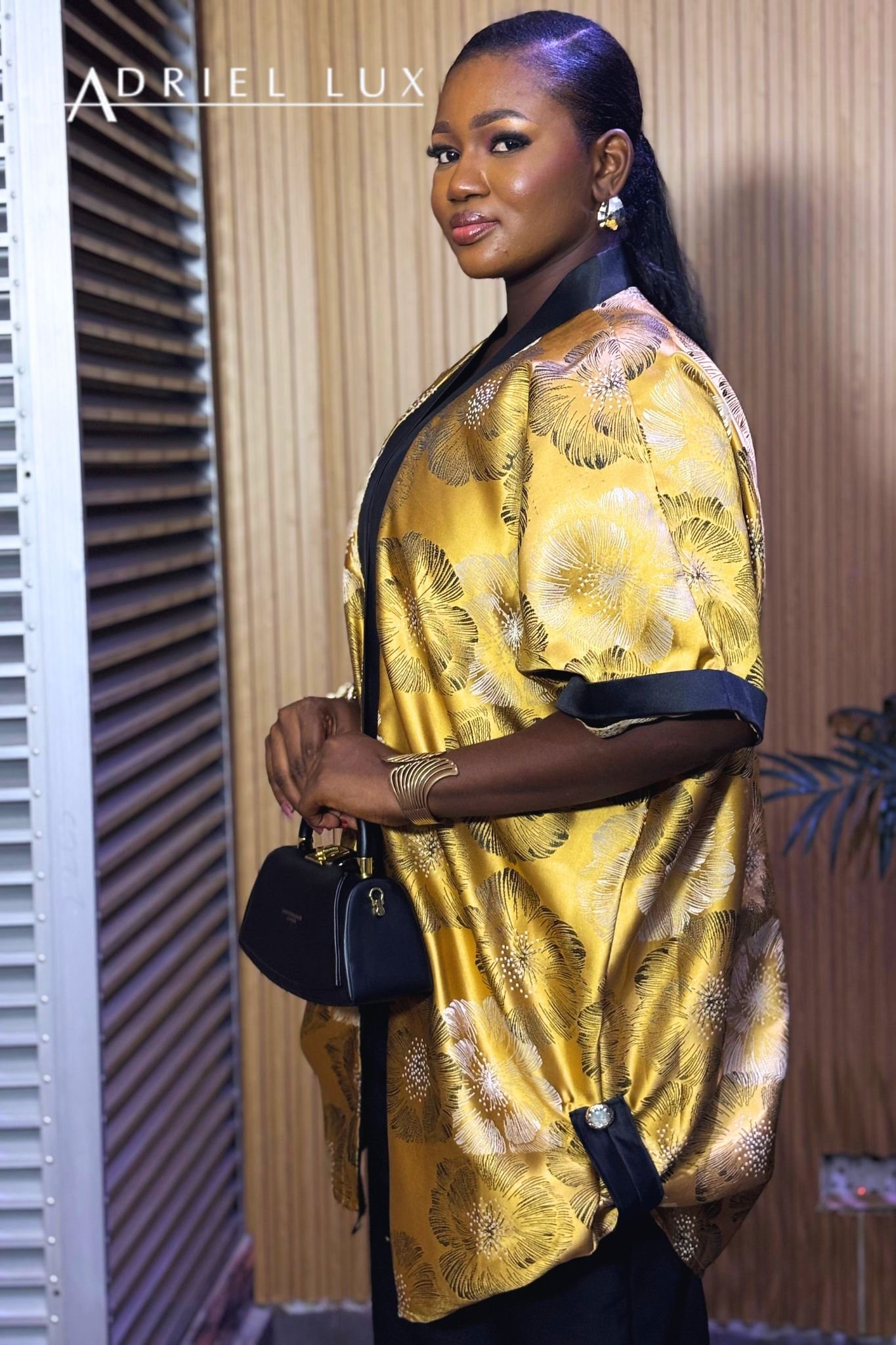 The FUNKE03 Damask Kimono top- Gold/Multi