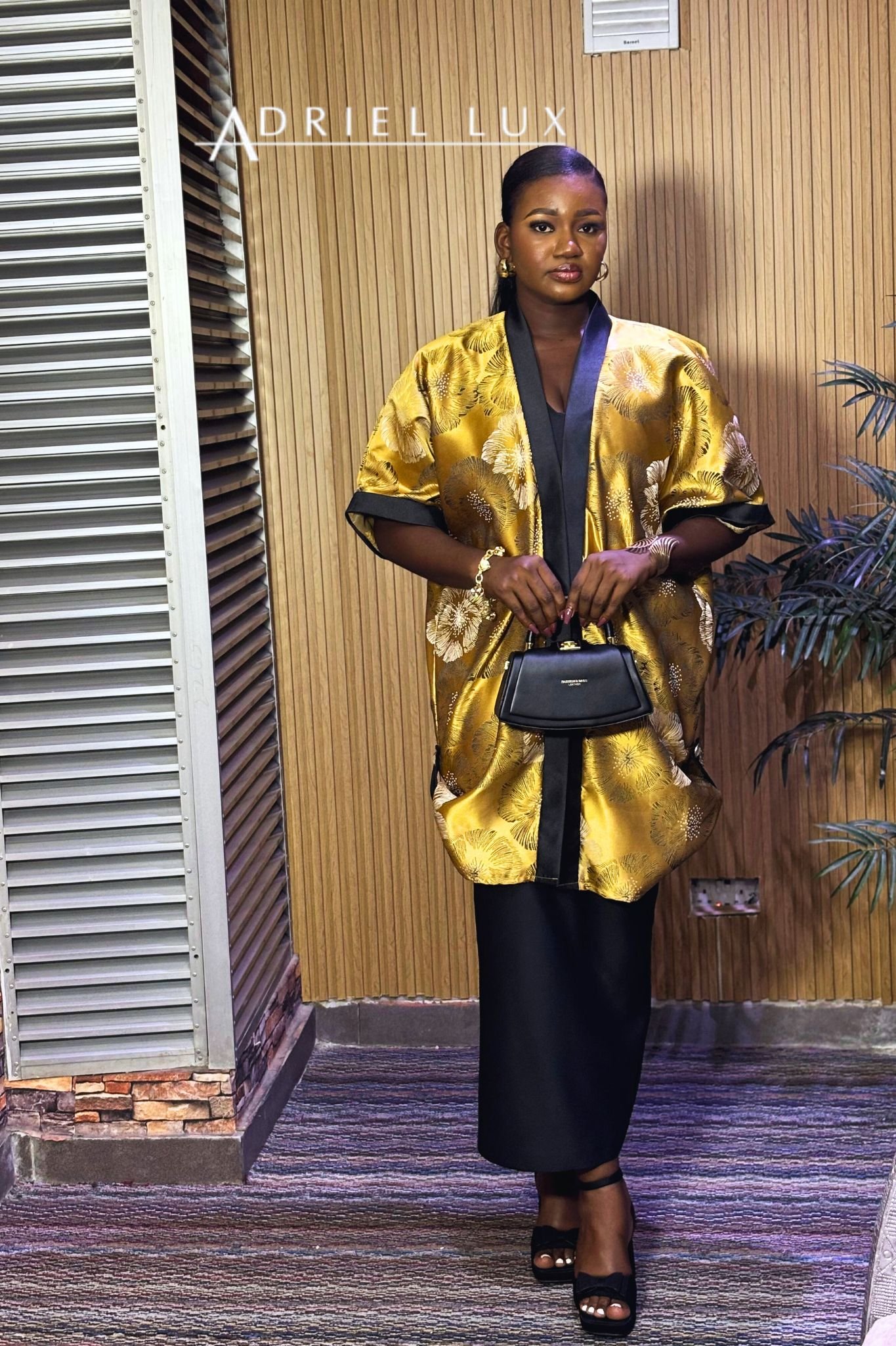 The FUNKE03 Damask Kimono top- Gold/Multi